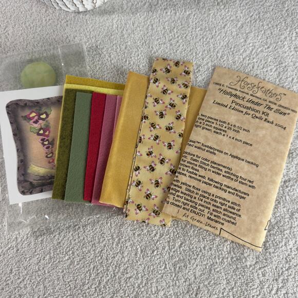 Horsefeathers "Hollyhock Under The Sun" Pincushion Kit Limited Edition 2004 - Picture 2 of 4